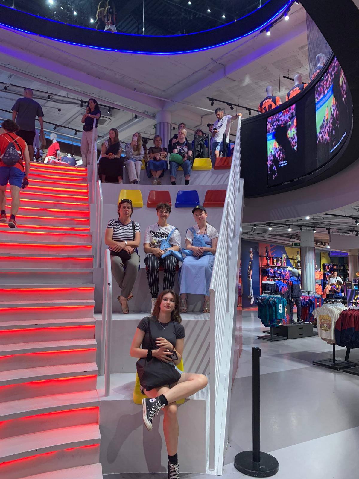 Zdjęcie Barcelona 2025 (10)8d6d24be-dba5-44fb-8091-952198bbb6bc.jpg w galerii Wycieczka po Europie - Barcelona